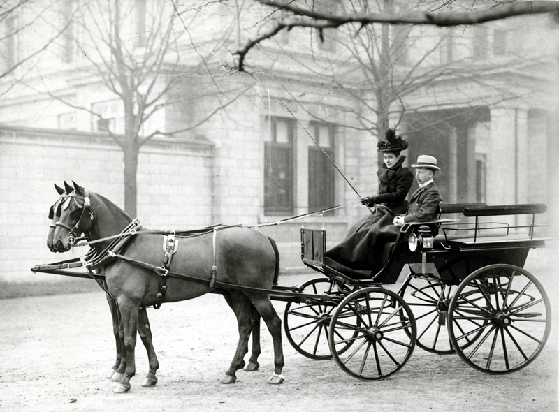 Maude Miller Bentall and Edmund Ernest Bentall in their carriage in front of The Towers.