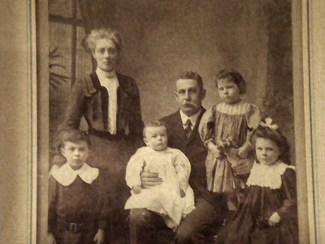 Henry Miller, Frances Margaret Adams Miller and children, Margaret, Dorothy, Charles and Frank.